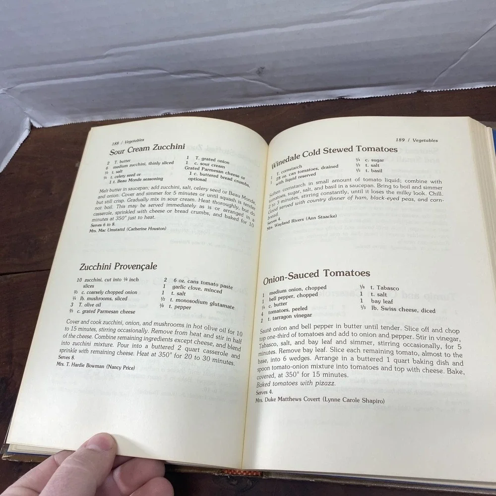 The Collection Cookbook Junior League Austin 1976 First Printing Hardcover